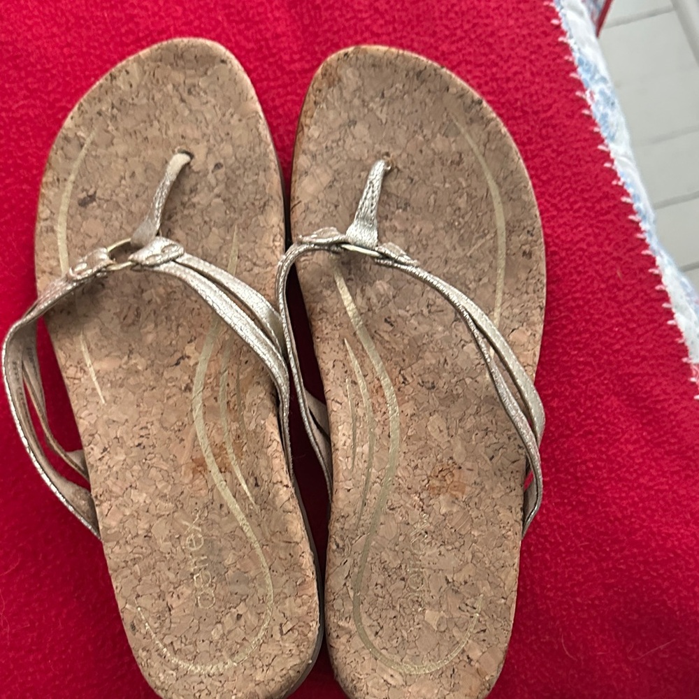 Aetrax  Women's Metallic Cork Flip Sandals - Gold